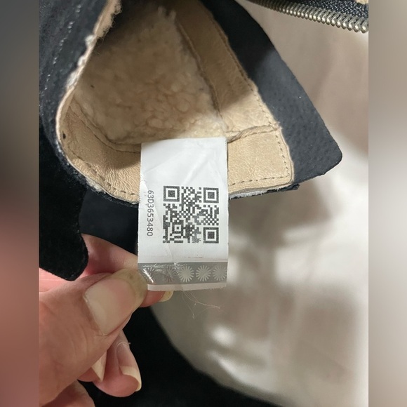 EUC UGG NEEVAH WOMEN BOOTS SUEDE BLACK US 8 - Picture 14 of 16